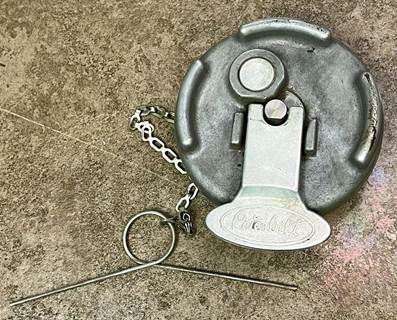 Peterbilt Fuel Cap w Chain
