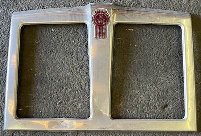 Kenworth grille surround pulled from a Kenworth truck. Grille surround has