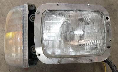 Headlight assembly believed to have been pulled from an International 9200.