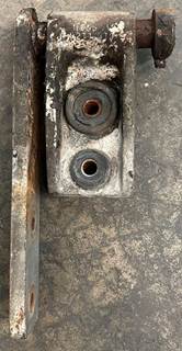 Hood hinge assembly pulled from a PACCAR truck. Hinge assembly is in good used