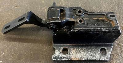 Hood hinge assembly pulled from a PACCAR truck. Hinge assembly is in good used
