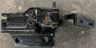 Hood hinge assembly pulled from a PACCAR truck. Hinge assembly is in good used