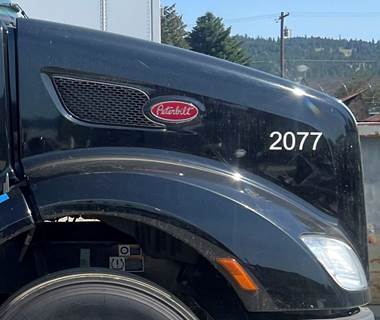 Peterbilt 579 Hood