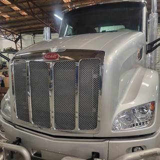 Peterbilt 579 Hood