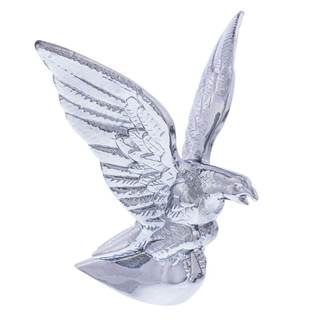 Die-cast American eagle hood ornament in chrome from United Pacific.

Sturdy