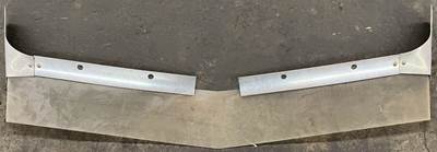 Aeroshield / bug deflector pulled from a Kenworth T800. Shield is in good used