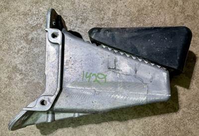 PACCAR    
PETERBILT    
HOOD REST 