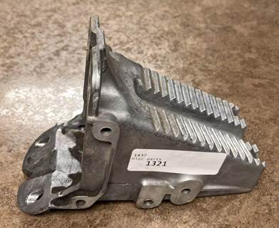 KENWORTH 
HOOD REST 
WITHOUT HOOD ADJUSTMENT SUPPORT PAD 