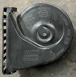 Horn pulled from a PACCAR truck.
OEM P/N P49-1001-100