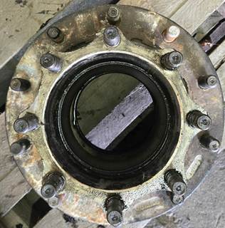 Hub from an unknown truck make and model. Used condition. See pictures. 