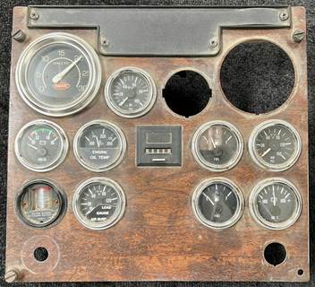 Instrument cluster pulled from a Peterbilt. Unit is in good used condition,