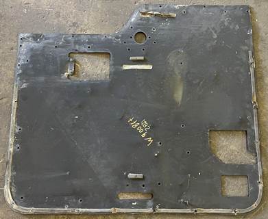 Drivers side door panel pulled from a Kenworth W900B. Door panel has some scuffs