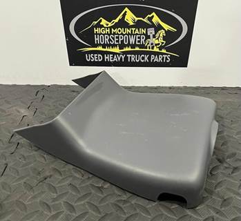 PACCAR Peterbilt
Steering Column Trim Panel Cover 
S60-1467-00000 / 