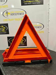 Pack of 3 safety triangles in Red carrying case