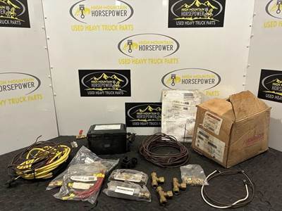 *NEW/Old Stock*
**Found In Box, Comes Only With What Is Pictured**
Genuine