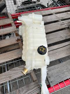 Peterbilt 579 Radiator Overflow Bottle / Surge Tank