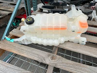 Peterbilt 579 Radiator Overflow Bottle / Surge Tank