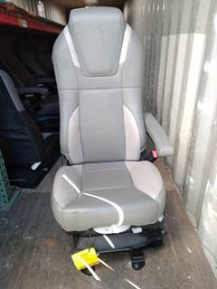 Kenworth T680 Right Seat