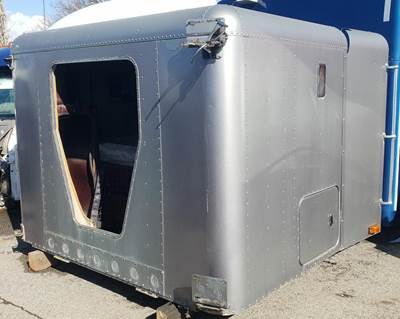 Freightliner USF-1E Sleeper