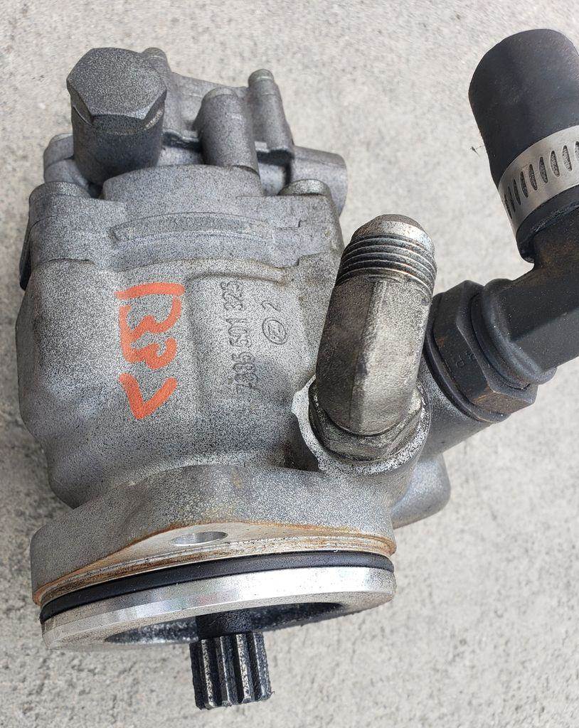 2017 Kenworth T800 Steering Pump for a Kenworth T8 Series For Sale