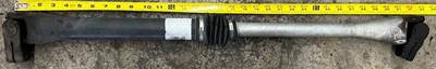 Steering input shaft off of a PACCAR truck. Steering shaft measures 32.5" end to