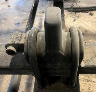 Front suspension saddle / spring pad / U-bolt top plate pulled from a 2018