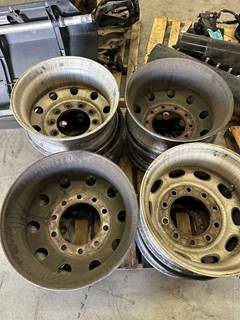 Freightliner Cascadia Tire & Rim