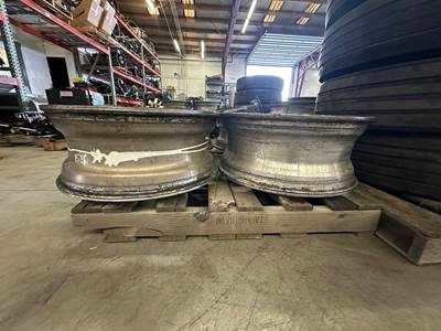 Freightliner Columbia Tire & Rim