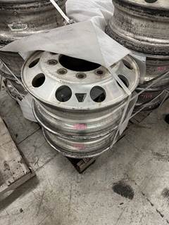 Kenworth T880 Tire & Rim