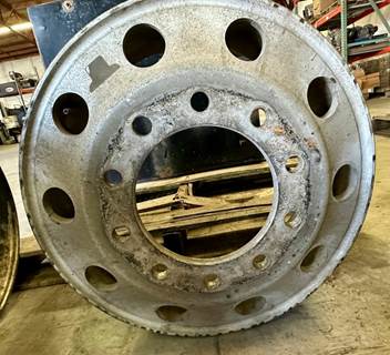 Peterbilt 335 Tire & Rim