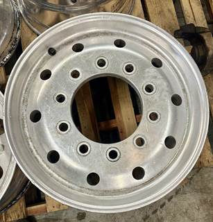 Peterbilt 365 Tire & Rim