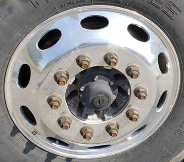 Peterbilt 567 Tire & Rim