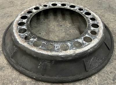Peterbilt 567 Tire & Rim