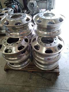 PULLED FROM NON WRECKED 2023 KW T880 (4.7 MILES) SET OF TEN 22.5 DURA BRIGHT