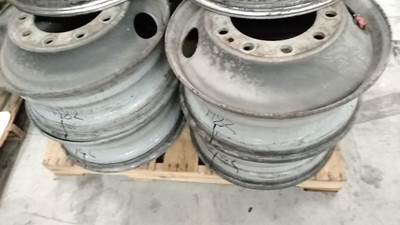 Volvo VNL Tire & Rim for a Volvo Truck VNL