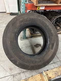 Freightliner Cascadia Tire