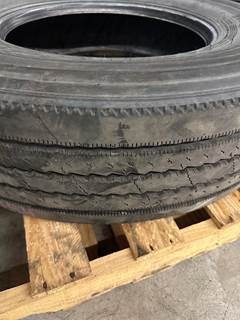 Freightliner Cascadia Tire