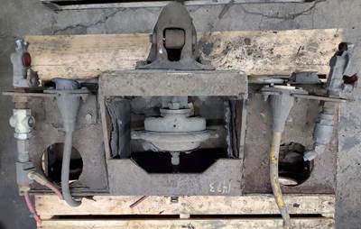 Kenworth T800 Trailer Hitch