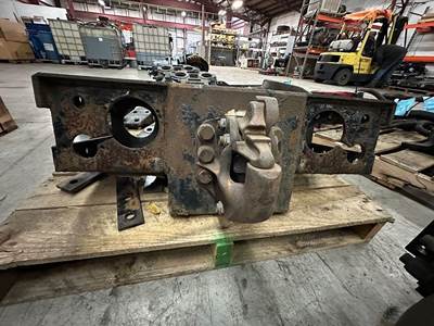 Kenworth T880 Trailer Hitch