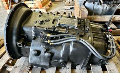 Eaton-Fuller RTLO16913A Transmission for a Peterbilt 387