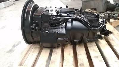 Eaton-Fuller RTLO18918B Transmission for a Peterbilt 379