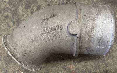 Cummins ISX turbo air transfer tube elbow / connection pulled from a PACCAR