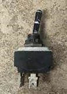 PETERBILT SWITCH TOGGLE 
OEM# 16-06657 / 05679HD
