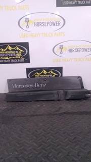Mercedes-Benz OM460LA Valve Cover for a Freightliner COLUMBIA