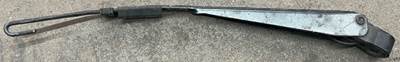 Wiper arm pulled from a PACCAR truck. Wiper arm is in good used condition, see