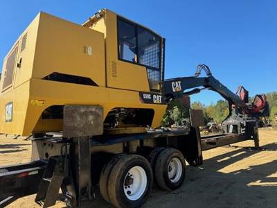 Caterpillar 559C Trailer-Mounted Log Loader