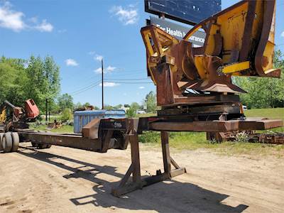 John Deere 437D Log Loader
