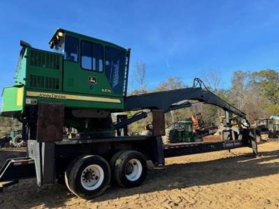 John Deere 437E Trailer-Mounted Log Loader