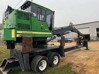 John Deere 437E Trailer-Mounted Log Loader