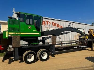 John Deere 437E Trailer-Mounted Log Loader